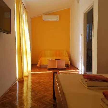 Salvia Apartman *